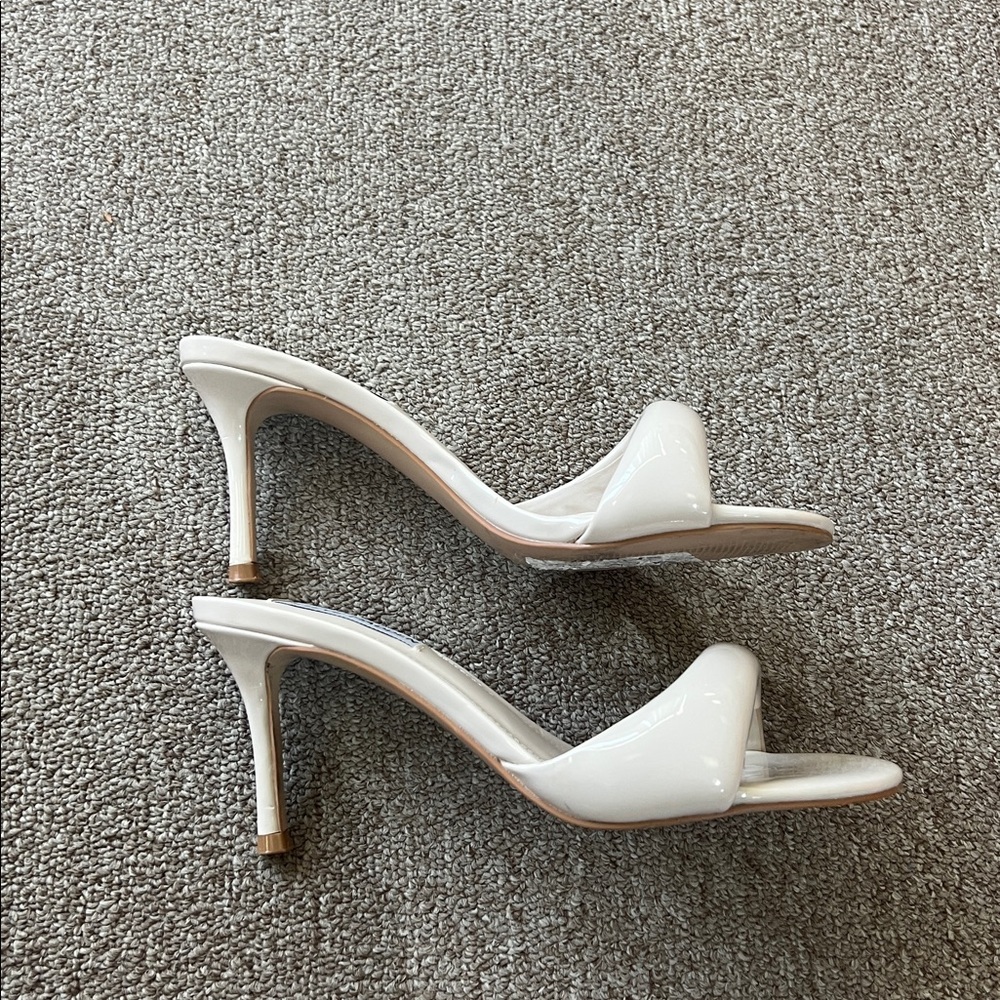 Steve Madden Pennyy Cream Patent Slide Mules size 7 - Picture 2 of 6